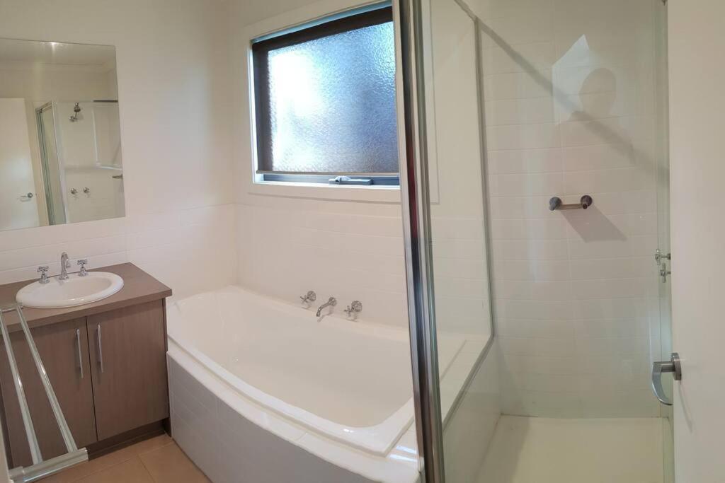 Venus Haven - Beach 1, Linen, Wifi, Netflix Venus Bay Bagian luar foto